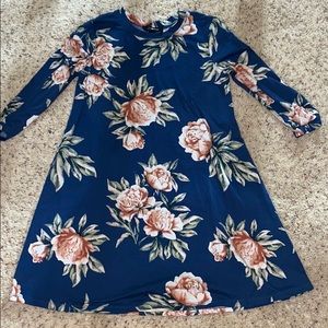 This is a super adorable girls dress!